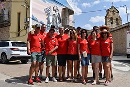 Integrantes de la peña 'Los Peinaitos' de Rollán durante las pasadas fiestas en honor a San Lorenzo.