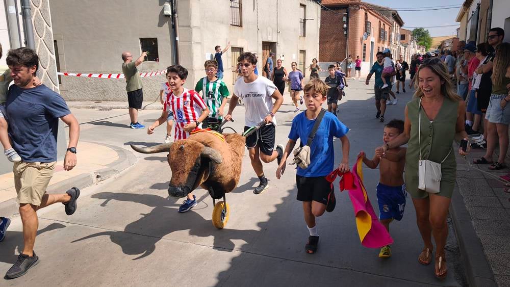 Multitudinario encierro infantil de Macotera