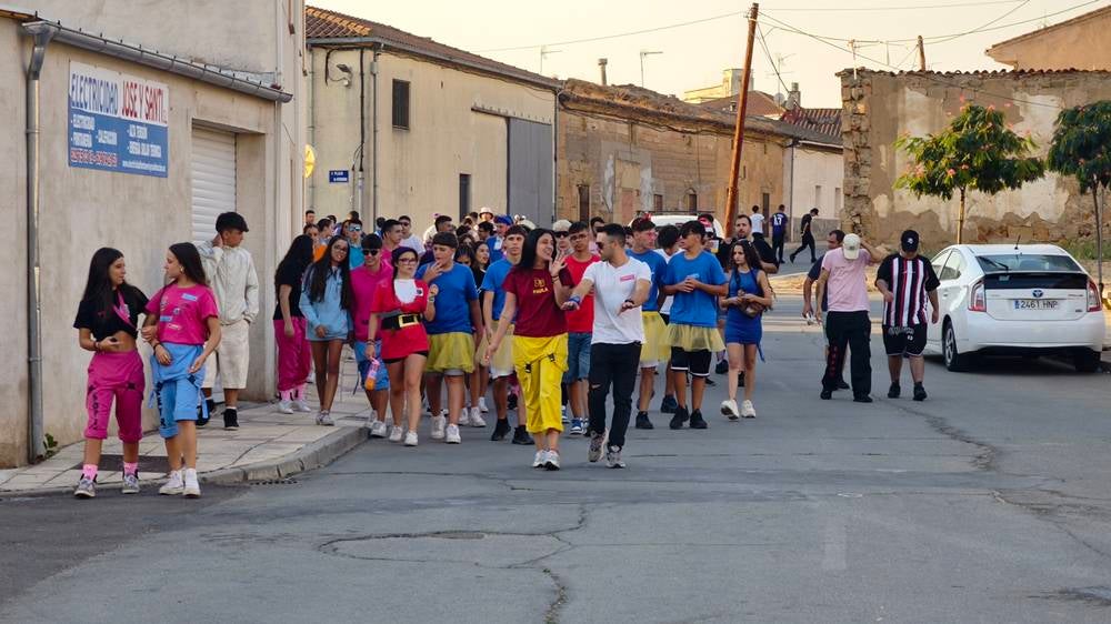 Grandes dosis de animación juvenil por las calles de Babilafuente