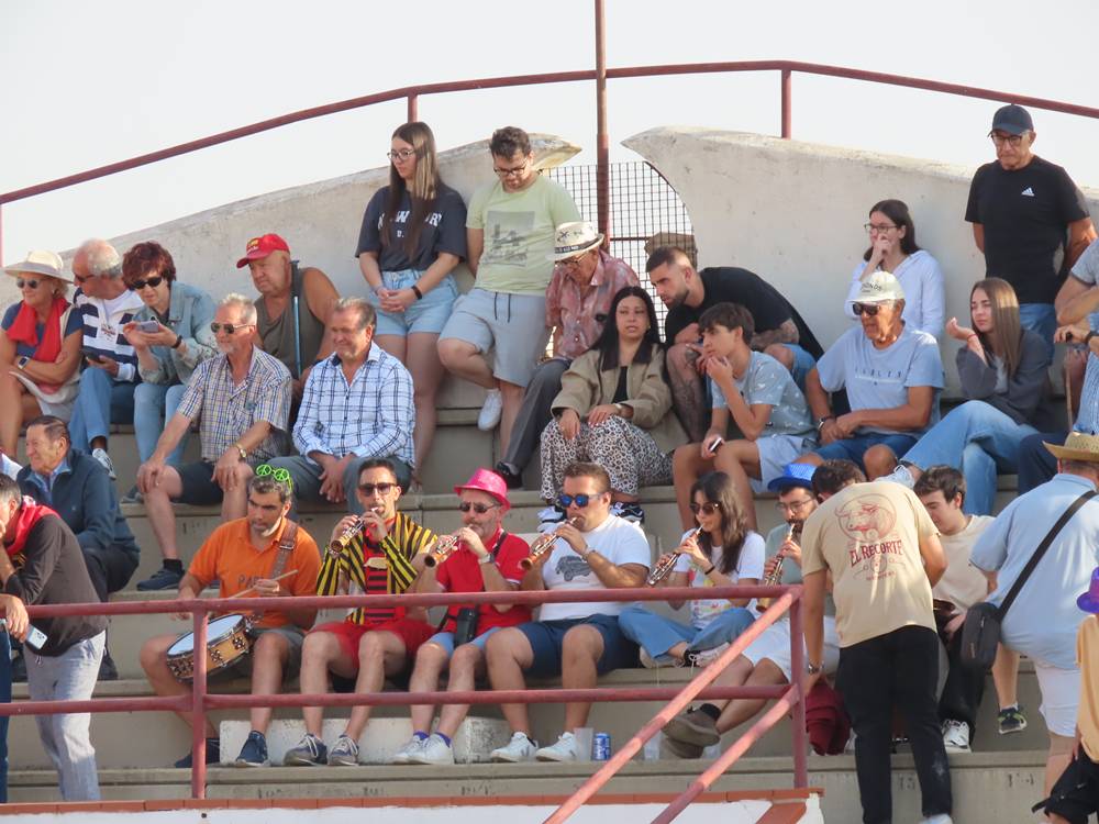 Primer encierro tradicional por las calles de Macotera