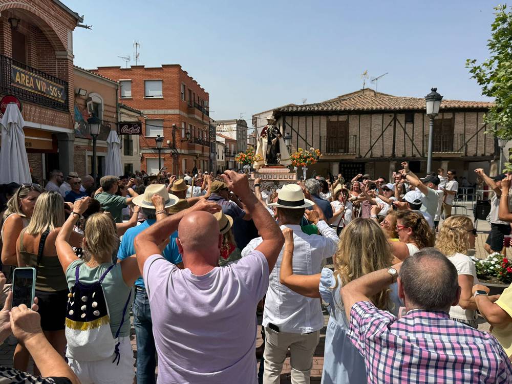 Tradicional y centenaria procesión con San Roque en Macotera