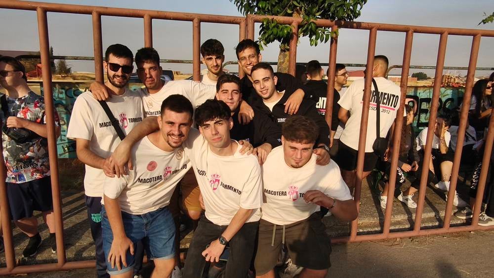 Primer encierro tradicional por las calles de Macotera