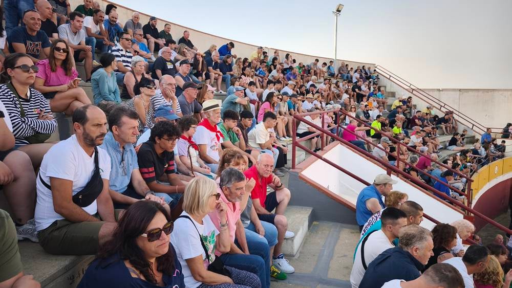 Primer encierro tradicional por las calles de Macotera