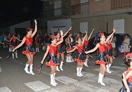 El grupo de Majorettes, durante el desfile.