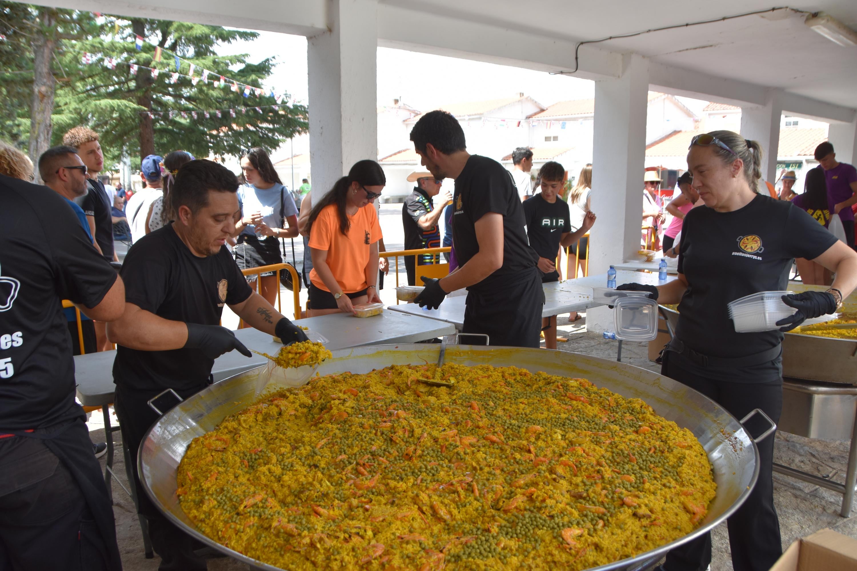 Diversión y paella para 800 en Nuevo Naharros