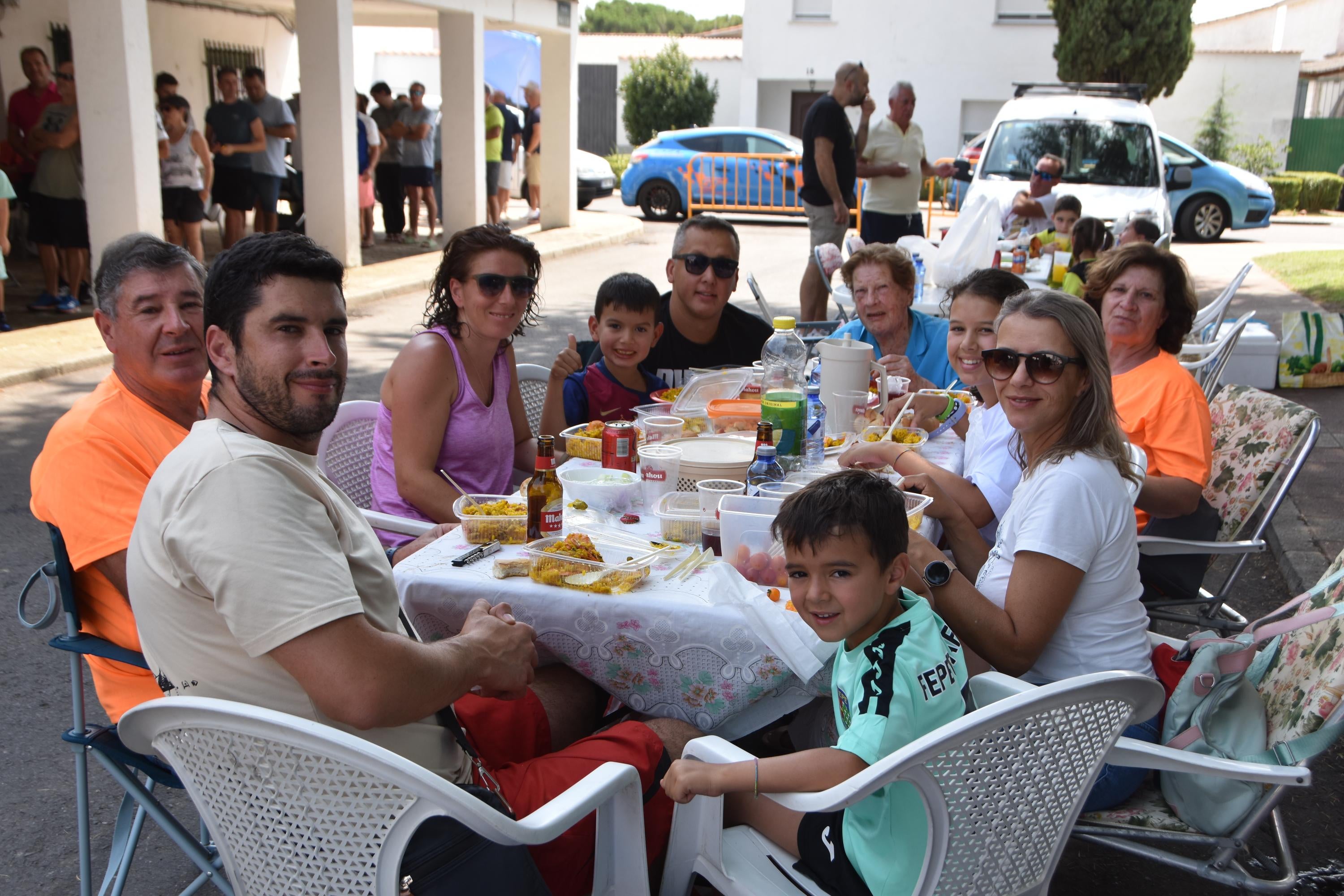 Diversión y paella para 800 en Nuevo Naharros