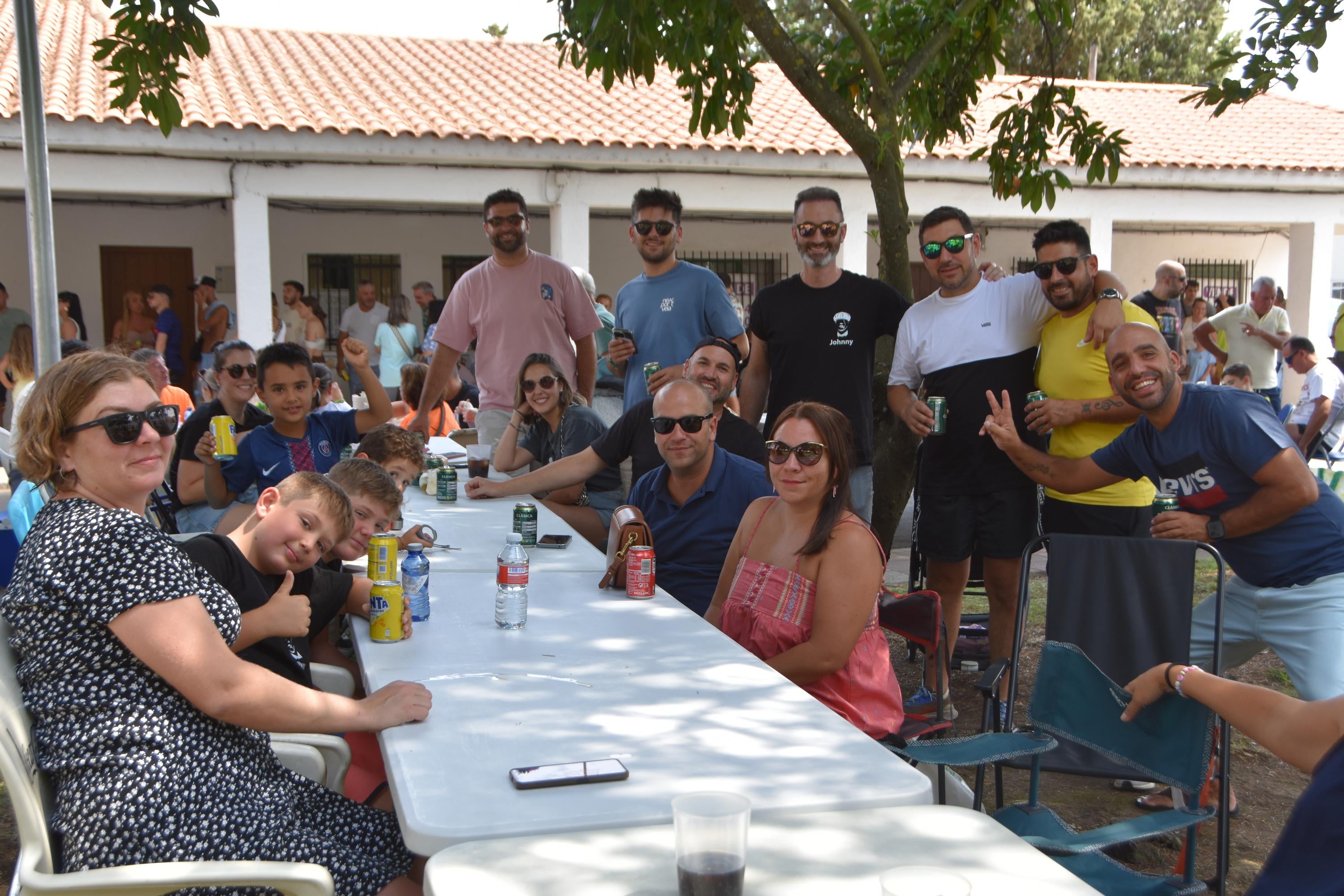 Diversión y paella para 800 en Nuevo Naharros