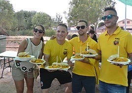 Los oñorenses disfrutaron de una rica paella.