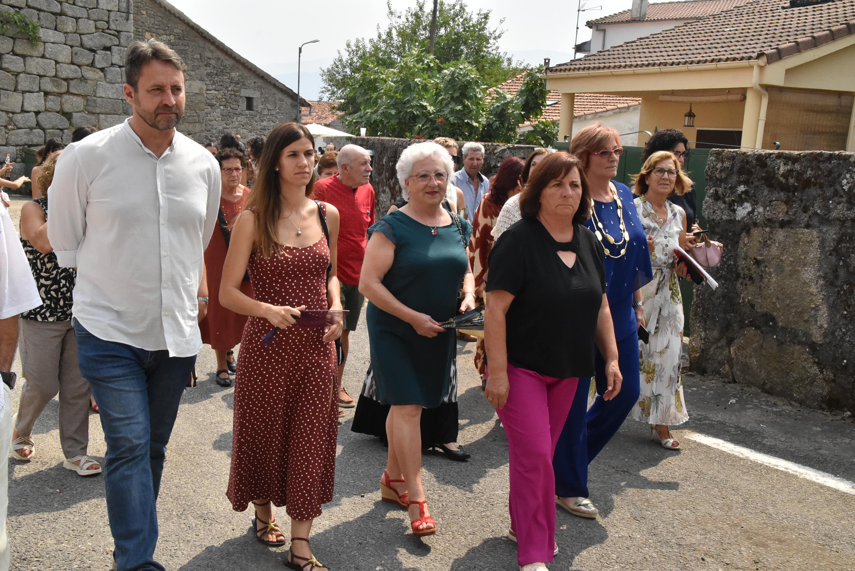 Aldeacipreste saca en procesión a San Roque para bendecir a sus fieles