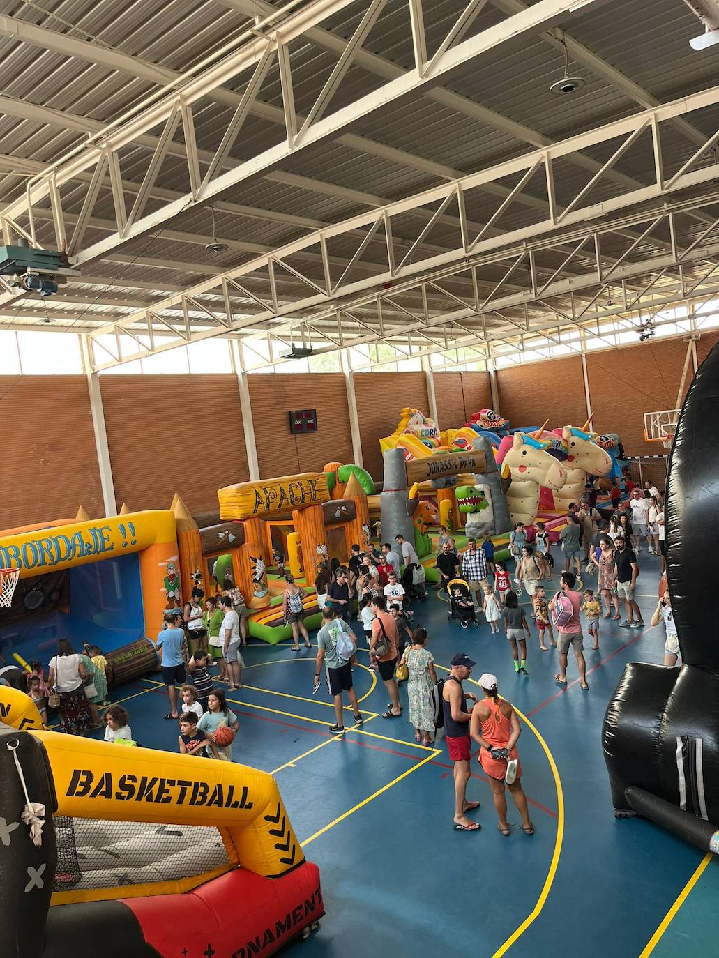 Los niños disfrutan de la fiesta en Guijuelo