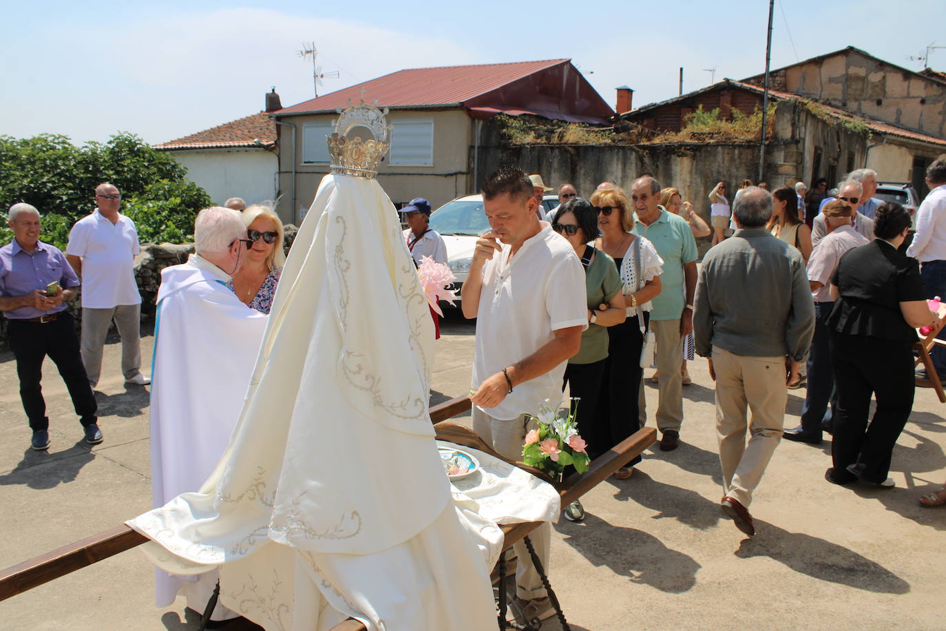 Santa María de los Llanos honra a su patrona
