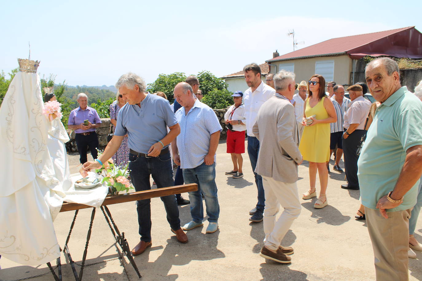 Santa María de los Llanos honra a su patrona