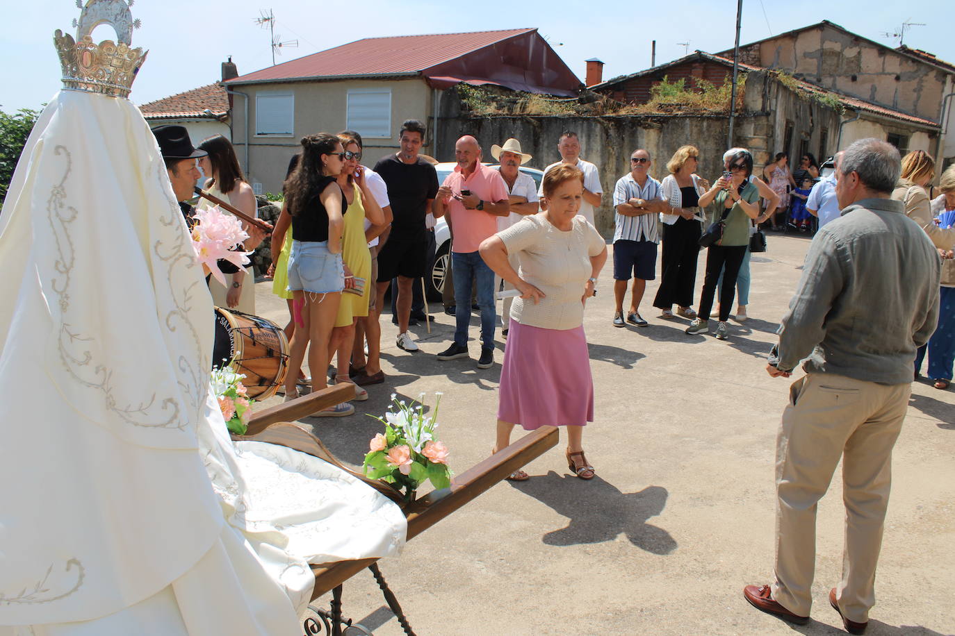Santa María de los Llanos honra a su patrona