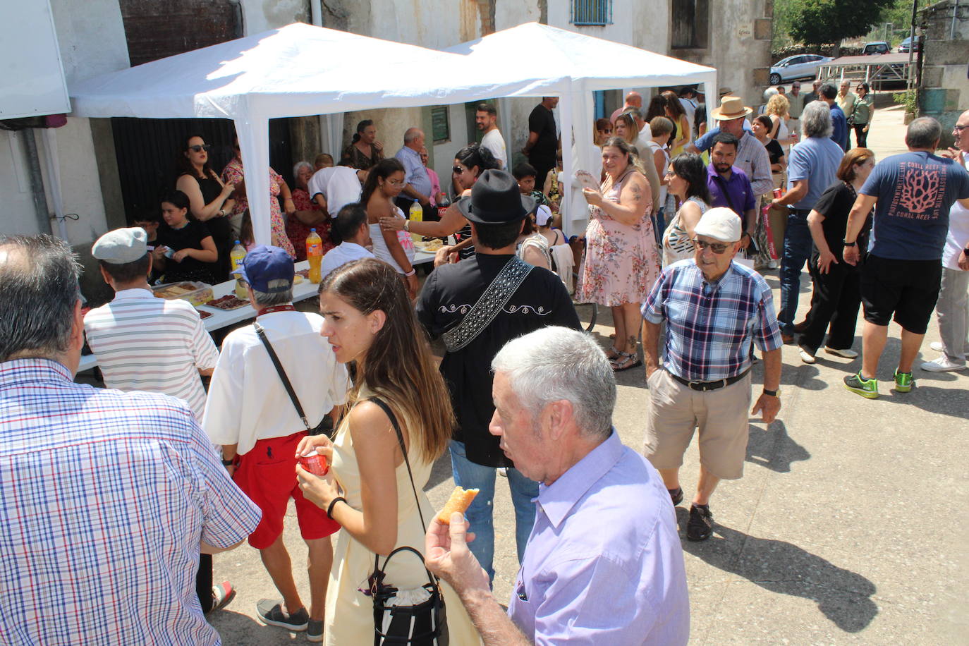 Santa María de los Llanos honra a su patrona
