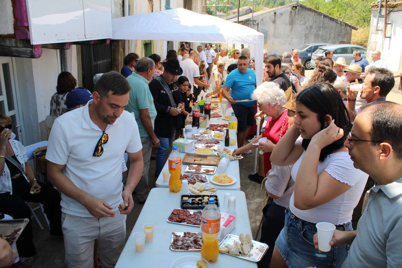 Santa María de los Llanos honra a su patrona