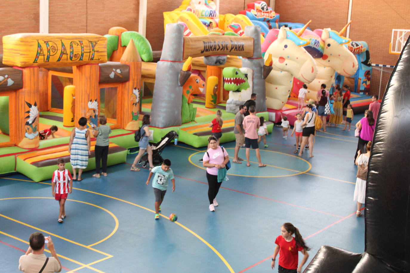 Los niños disfrutan de la fiesta en Guijuelo
