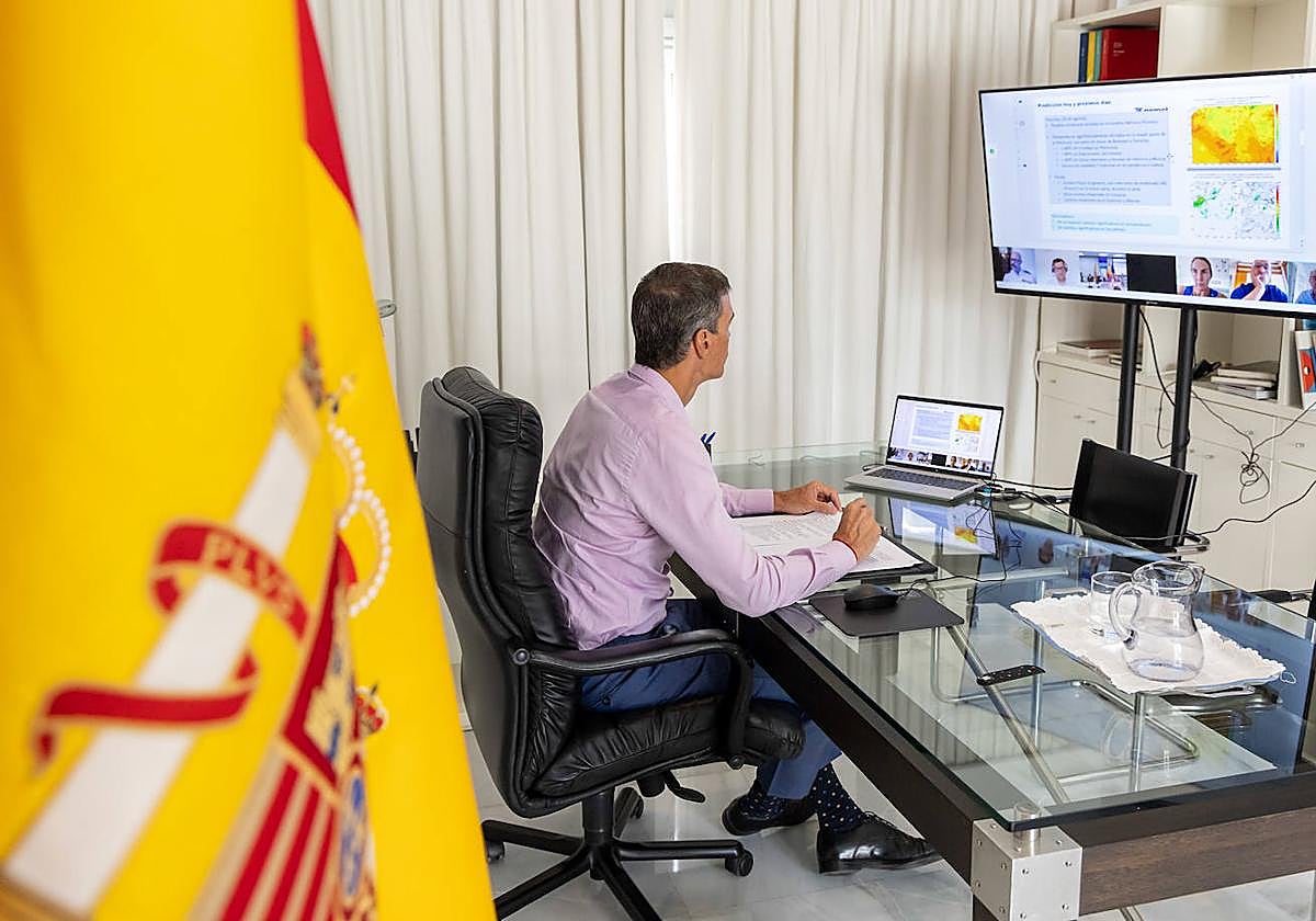 El presidente del Gobierno, Pedro Sánchez, durante la reunión del Comité Estatal de Coordinación y Dirección contra Incendios Forestales (CECOD).