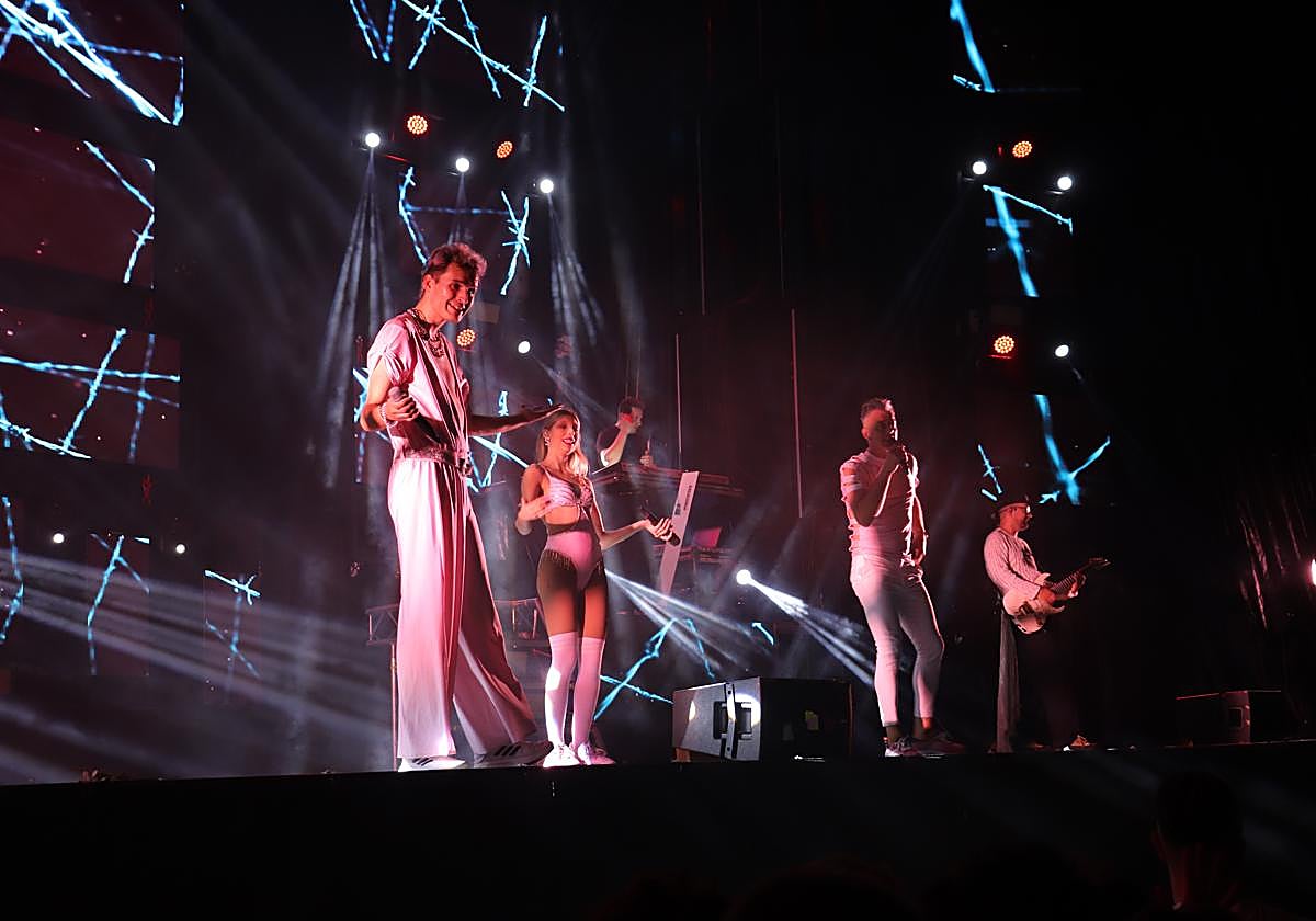 Actuación de la orquesta 'Pikante'.