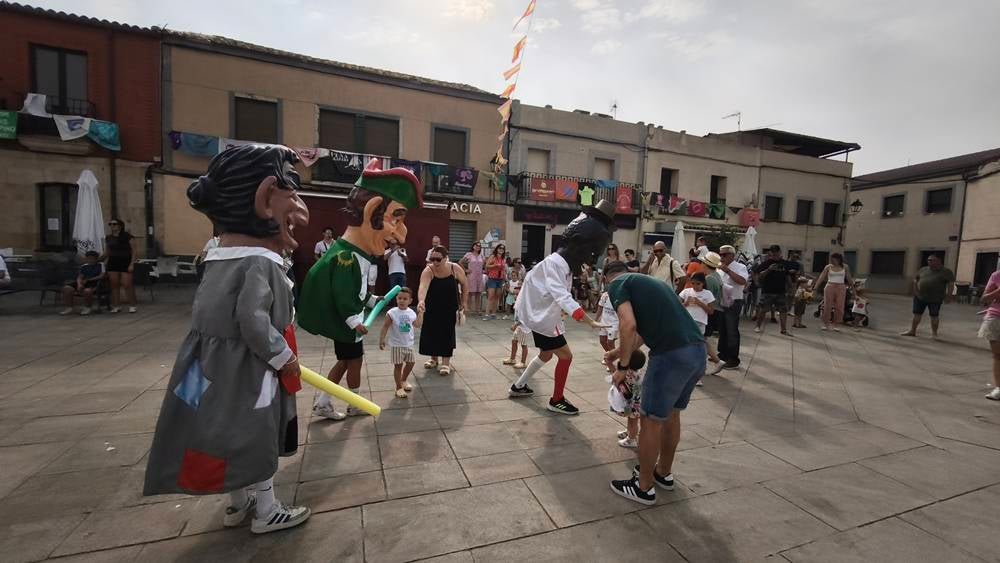 Los cabezudos visitan Cantalpino