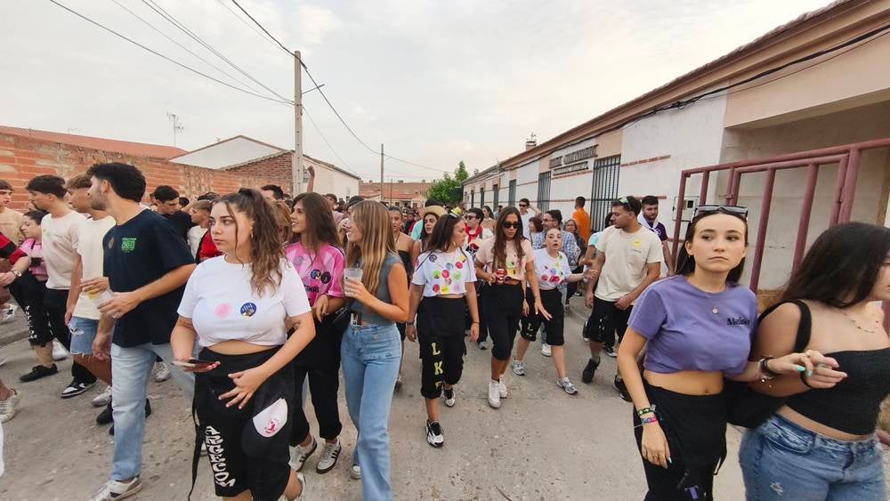 Multitudinario segundo encierro en Macotera