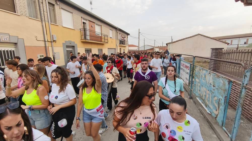 Multitudinario segundo encierro en Macotera