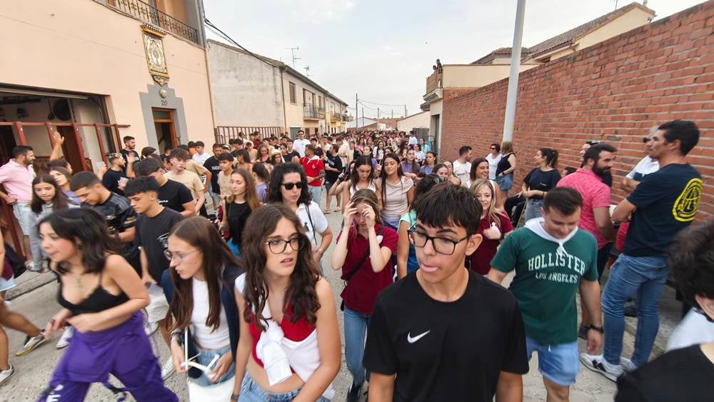 Multitudinario segundo encierro en Macotera