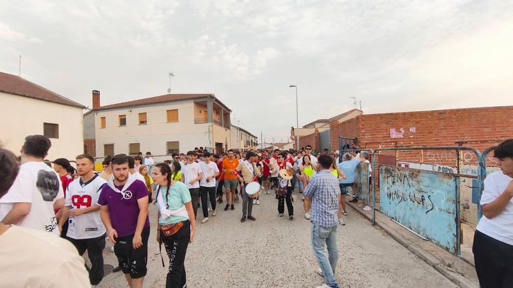 Multitudinario segundo encierro en Macotera