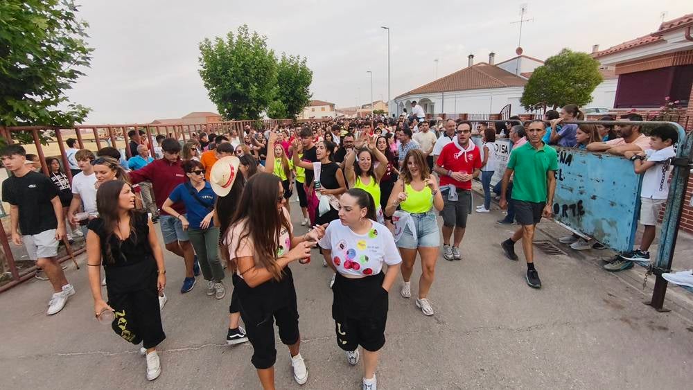 Multitudinario segundo encierro en Macotera