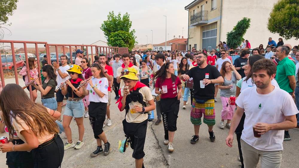 Multitudinario segundo encierro en Macotera