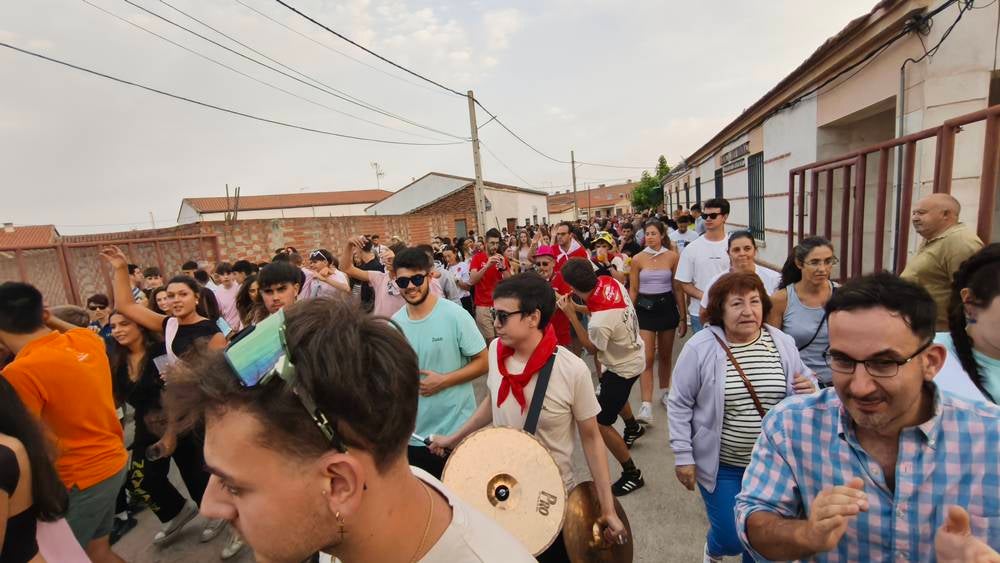 Multitudinario segundo encierro en Macotera