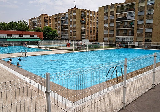 Piscina de una urbanización de la capital salmantina.