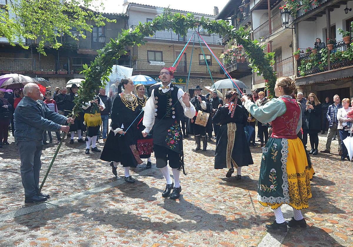 Los bailes serranos, uno de los atractivos.