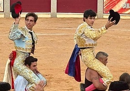 Julio Norte y Cristian González, a hombros en Guijuelo.