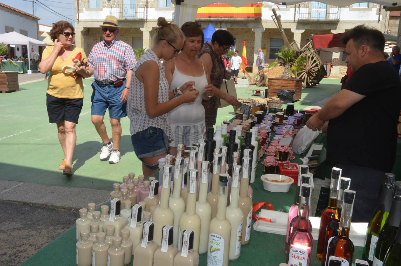 Unos treinta puestos darán vida a la localidad este sábado.
