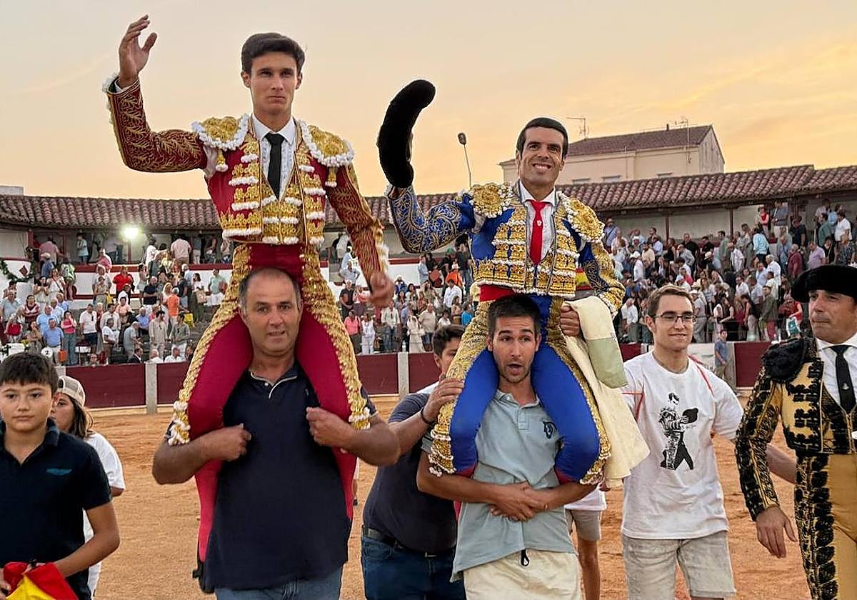 Diosleguarde y Emilio de Justo a hombros en Guijuelo.