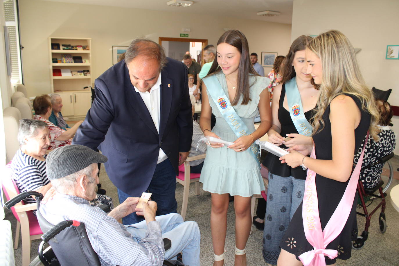 Guijuelo rinde homenaje a los mayores en el final de sus fiestas