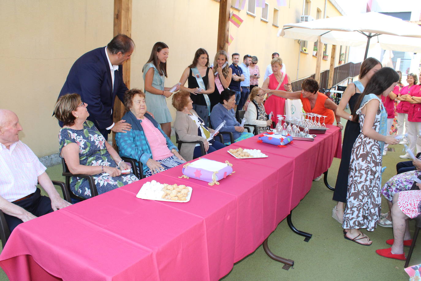 Guijuelo rinde homenaje a los mayores en el final de sus fiestas