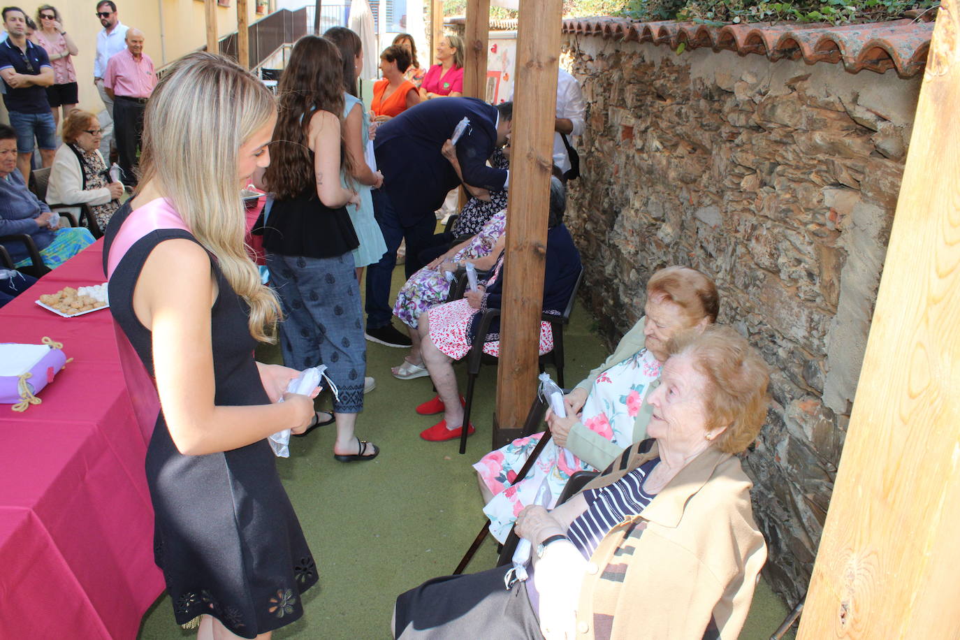 Guijuelo rinde homenaje a los mayores en el final de sus fiestas