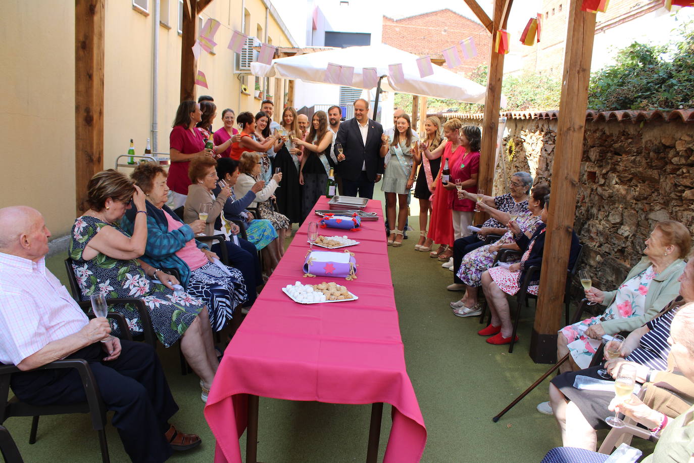 Guijuelo rinde homenaje a los mayores en el final de sus fiestas