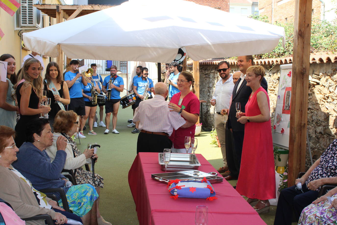 Guijuelo rinde homenaje a los mayores en el final de sus fiestas