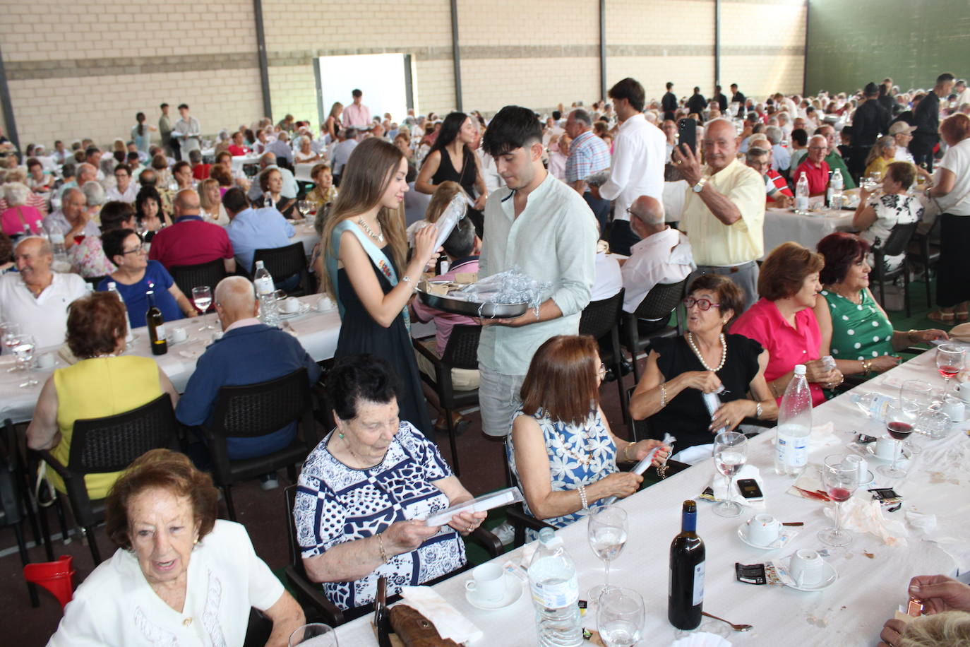 Guijuelo rinde homenaje a los mayores en el final de sus fiestas