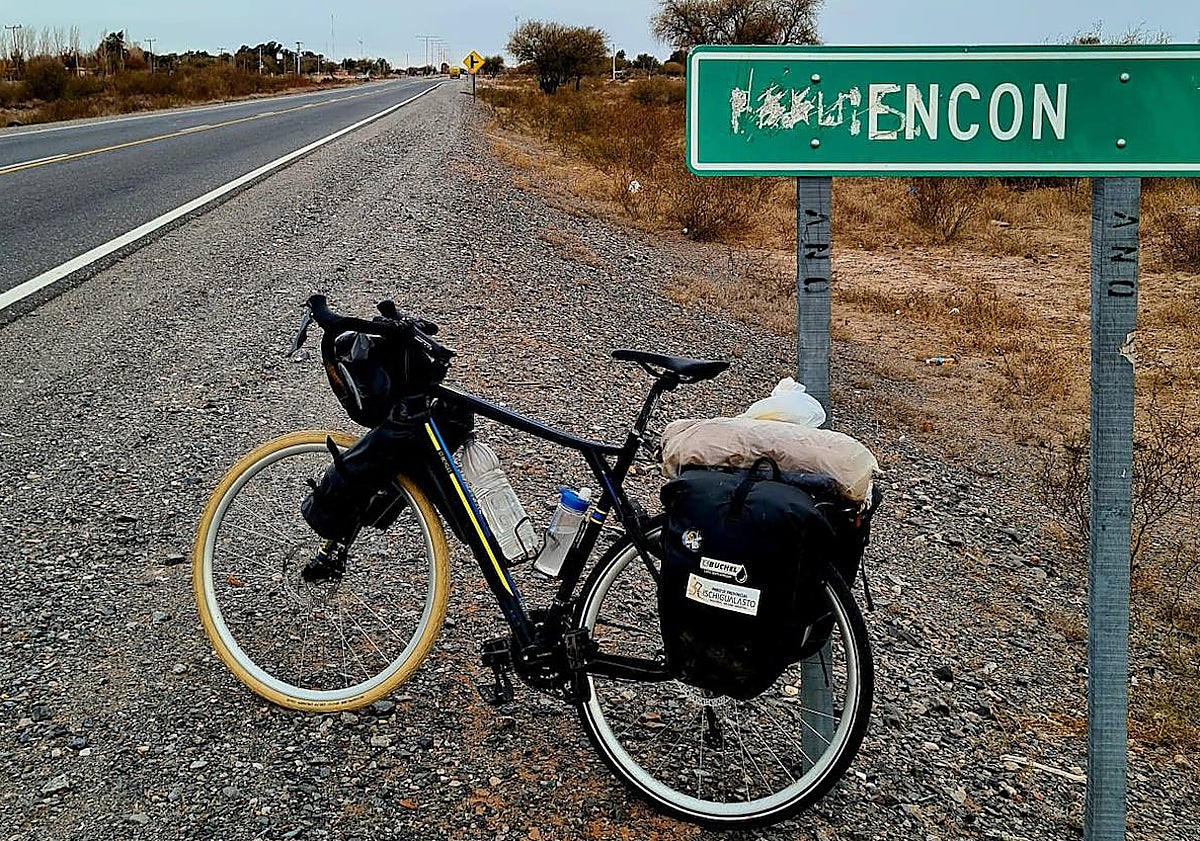 Imagen principal - 3.600 kilómetros en bici hasta Argentina: «Me vinieron todos los recuerdos y me entró nostalgia, fue hermoso»