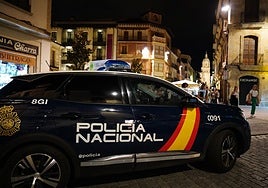 Una patrulla de la Policía Nacional, junto a la plaza del Corrillo.