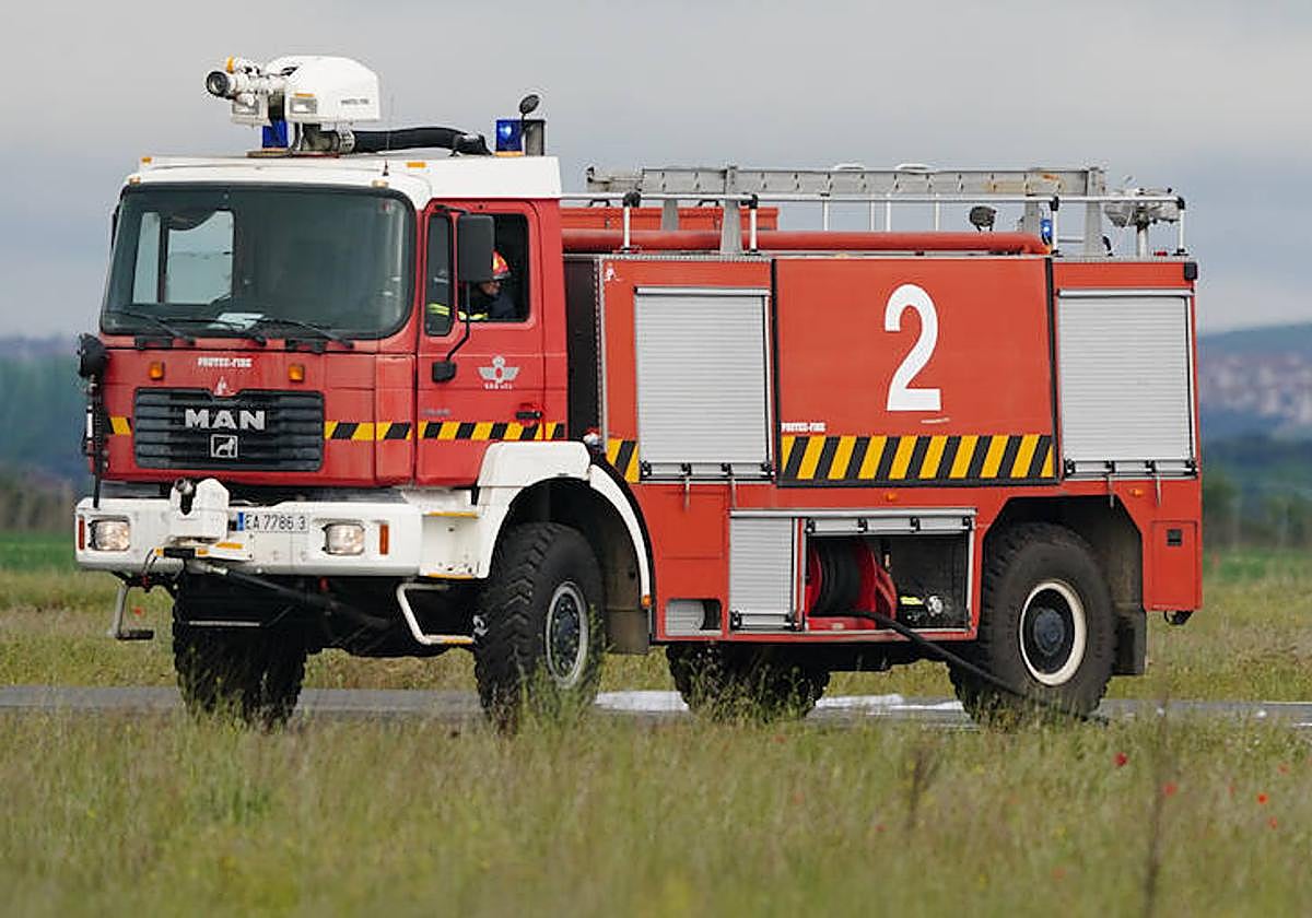 Los Bomberos rescatan a un menor de 14 años que se cayó con la bici por una ladera en Doñinos