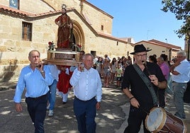 Procesión de San Bartolo, acompañado de la música charra de Carlos Rufino de Haro.