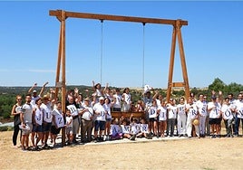 Concurso 'Así somos en mi pueblo': el columpio gigante de Juzbado que no deja a nadie indiferente