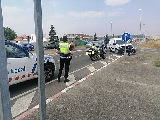Dos heridos en un choque entre un turismo y una furgoneta en Villamayor