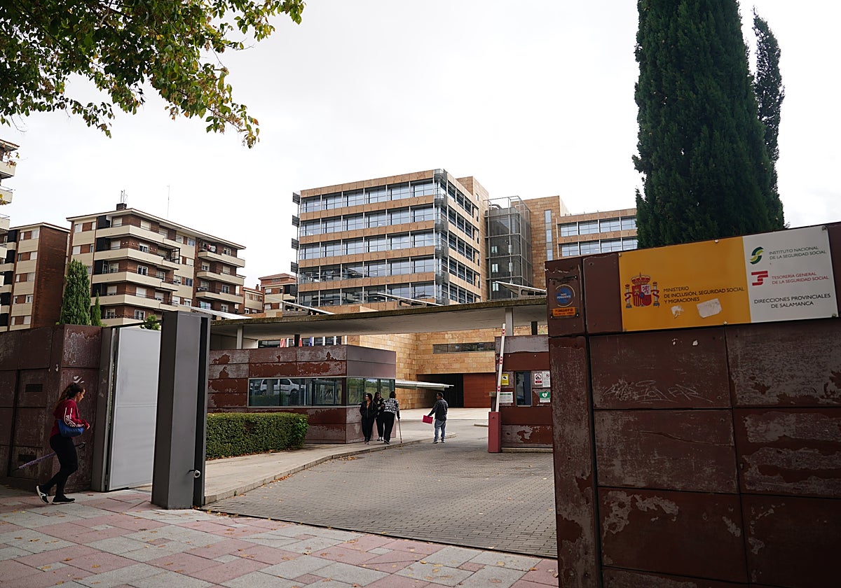Edifico de la Seguridad Social en el paseo de Canalejas.