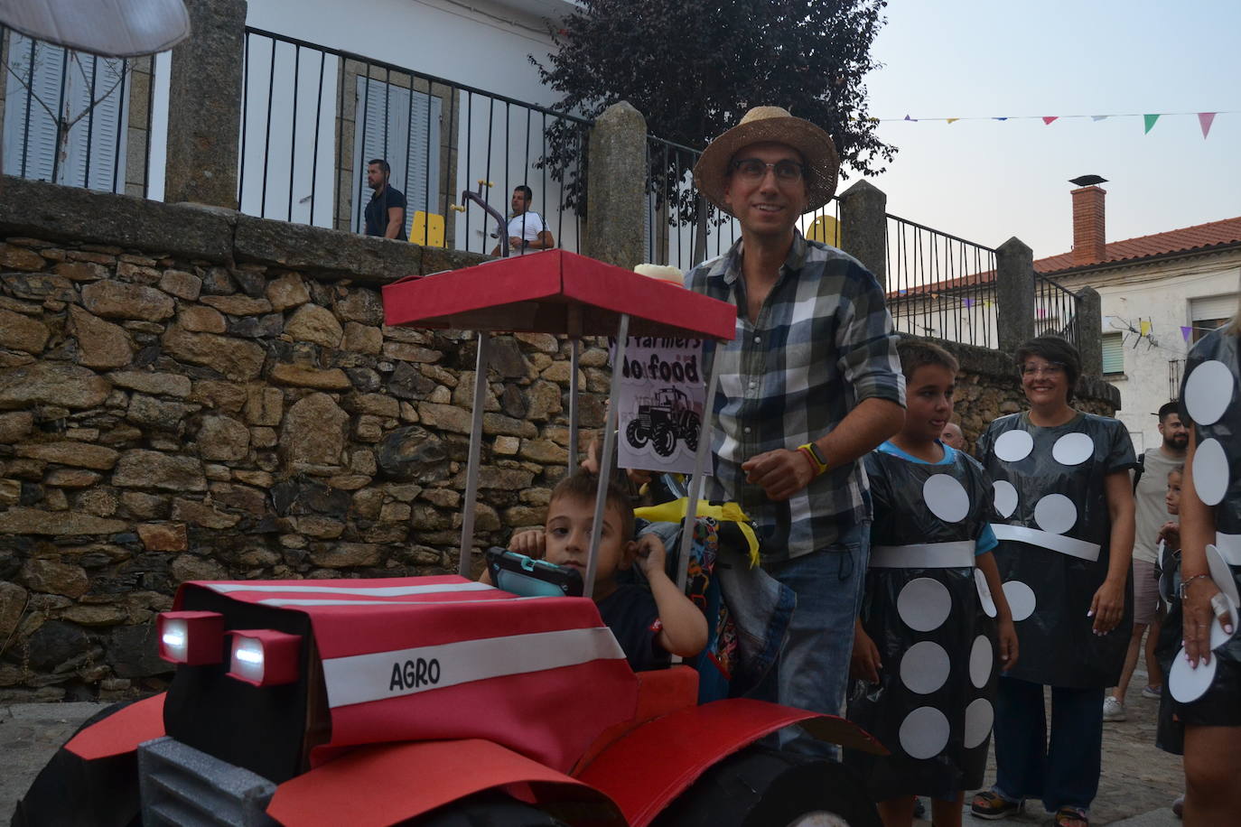 Los vecinos de El Cabaco, estrellas de las fiestas