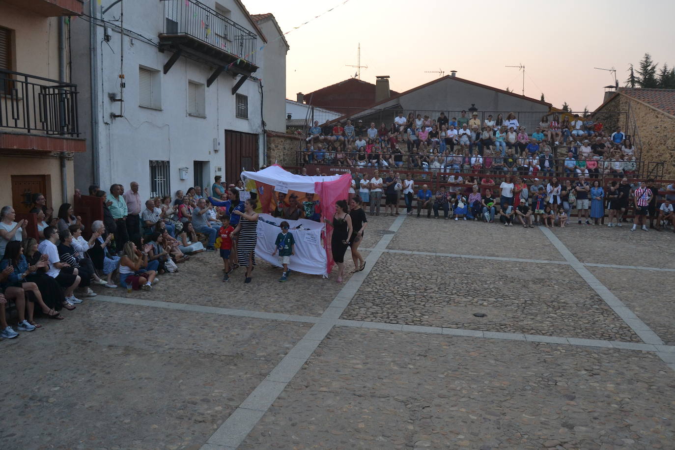 Los vecinos de El Cabaco, estrellas de las fiestas
